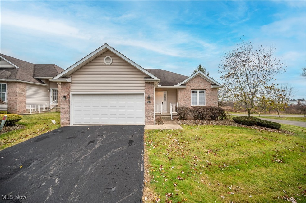 125 Fitch Blvd unit 201, Youngstown, OH 44515 - photo 1