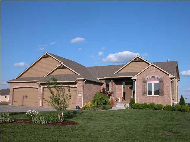 Great curb appeal! This home sits on a corner lot 