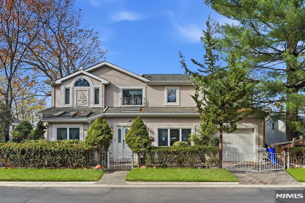 703 Stewart St, Ridgefield, NJ 07657 - photo 1