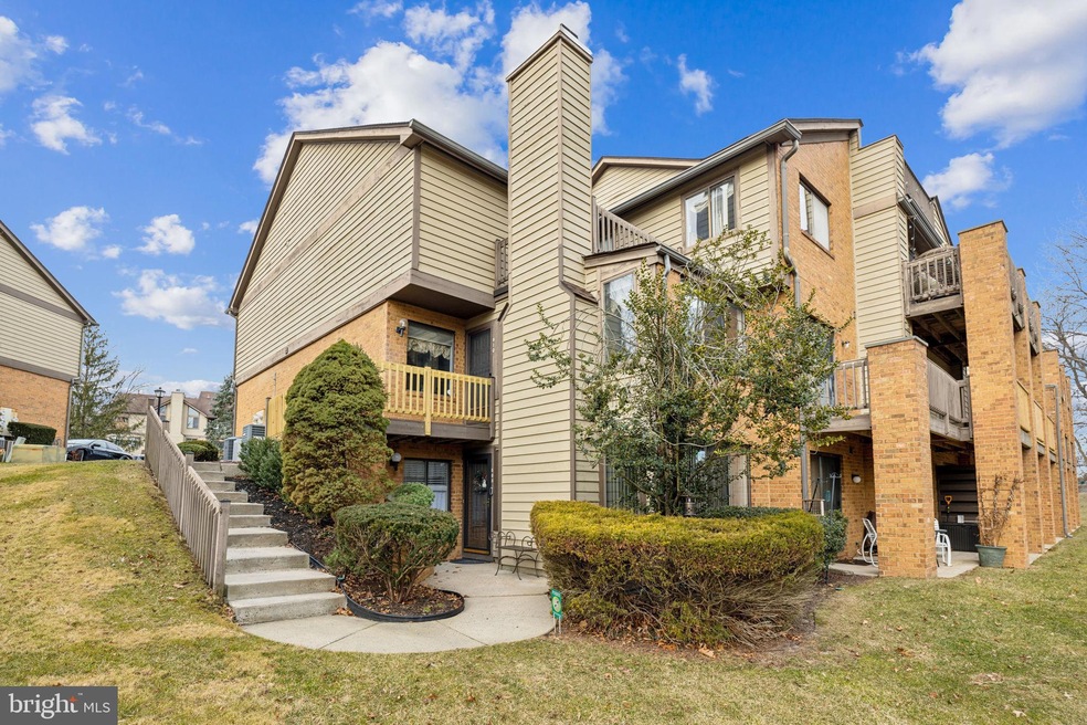 810 Augusta Cir unit 810, Mount Laurel, NJ 08054 - photo 1