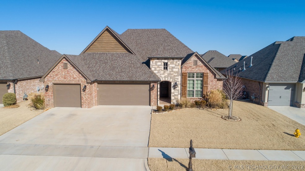 Full Brick w/Stone Accents