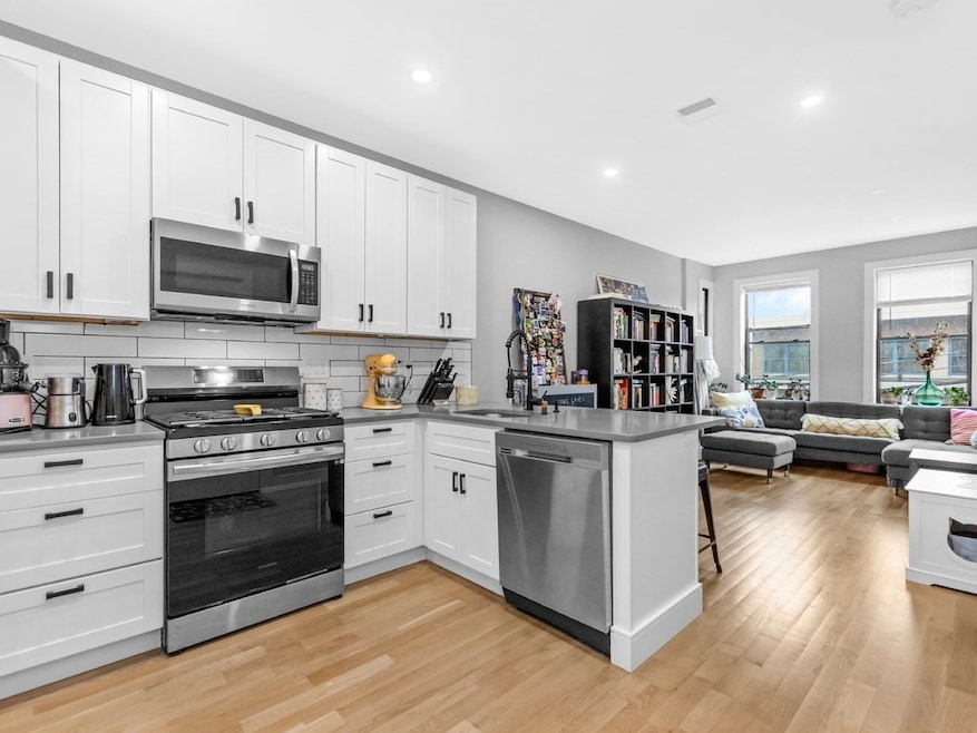 14 Pearl St unit 2, Boston, MA 02110 - photo 1