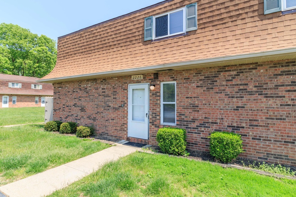 2210 October Ridge Dr unit 2226, Columbus, OH 43223 - photo 1