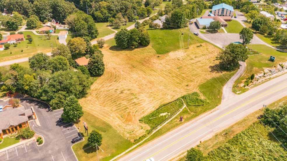 5270 New Highway 31e, Westmoreland, TN 37186 - photo 1