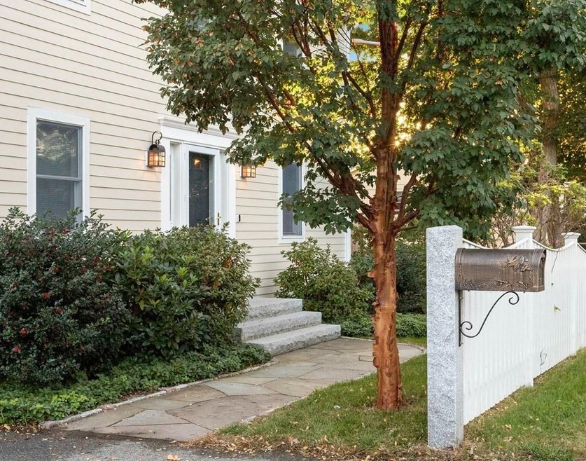 18 Apple St, Gloucester, MA 01930 - photo 1