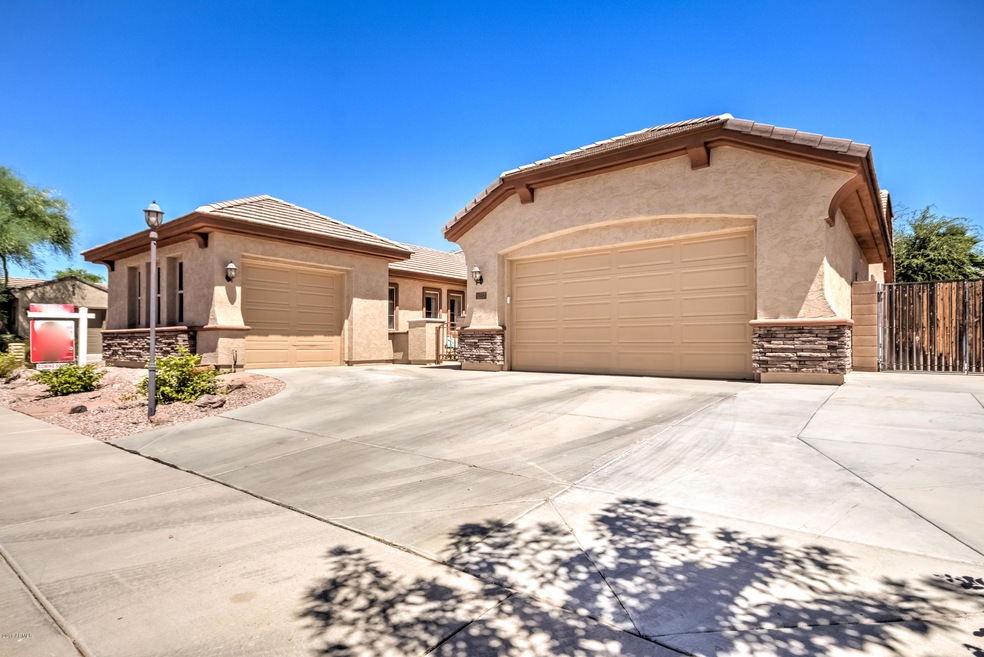 2046 E Cres Pl-1