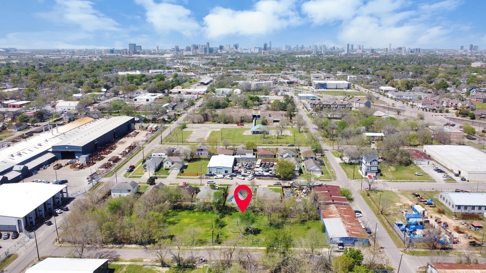 5902 Eastwood St, Houston, TX 77021 - photo 1