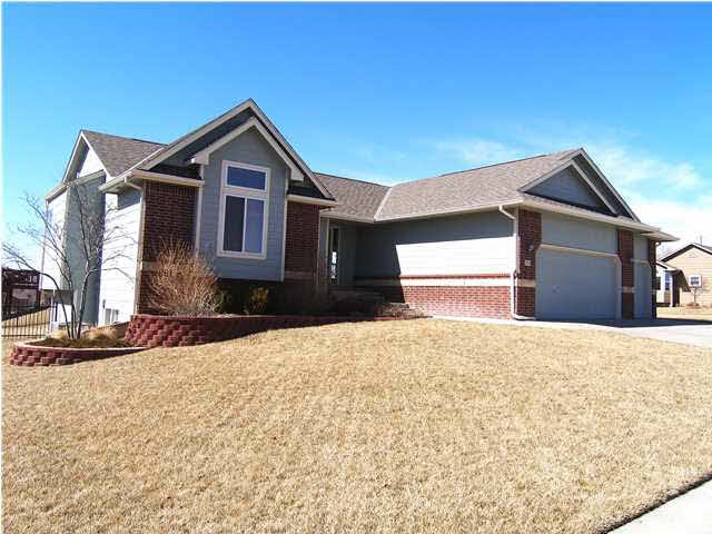 Like New ROOMY Ranch!