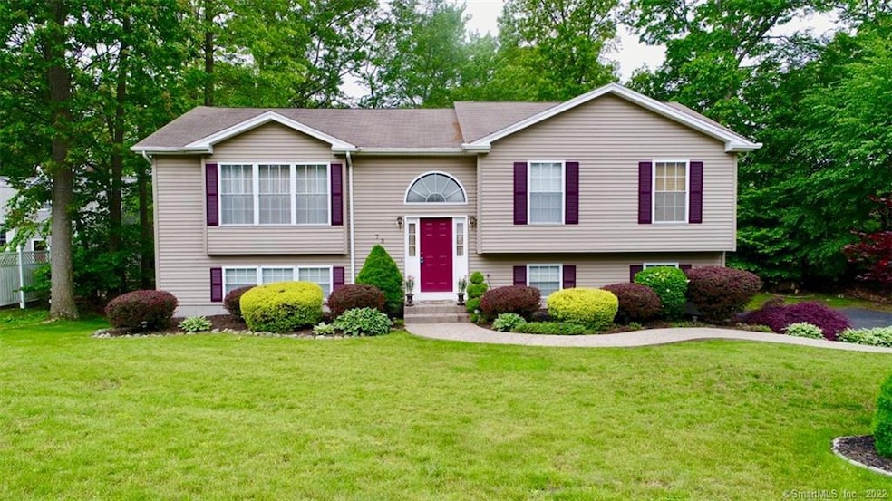 75 Bracewood Rd, Waterbury, CT 06706 - photo 1