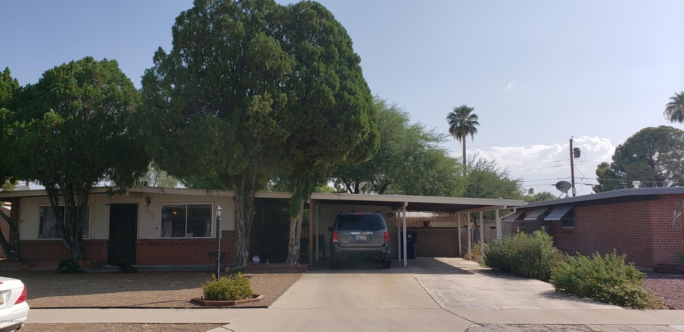 1251 W McMillan