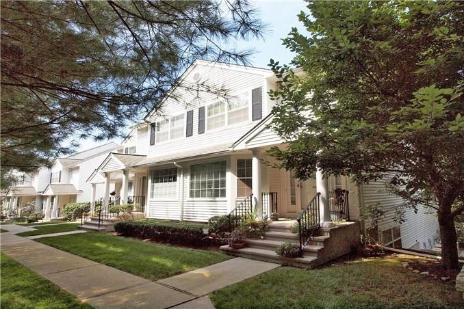 180 Turn of River Rd unit 9C, Stamford, CT 06905 - photo 1