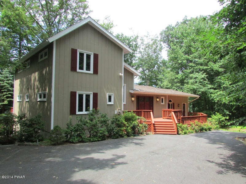 112 Fairway Dr, Hawley, PA 18428 - photo 1