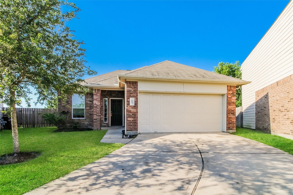 669 Fallow Ln, Alvin, TX 77511 - photo 1