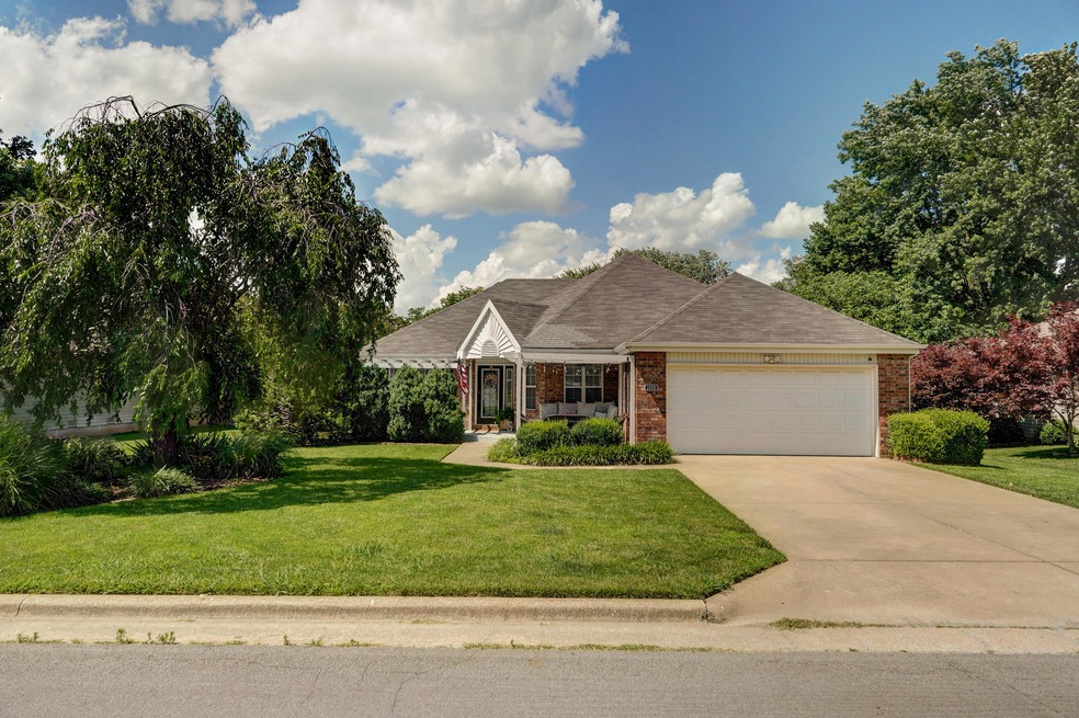 1009 W Oakhurst St-1