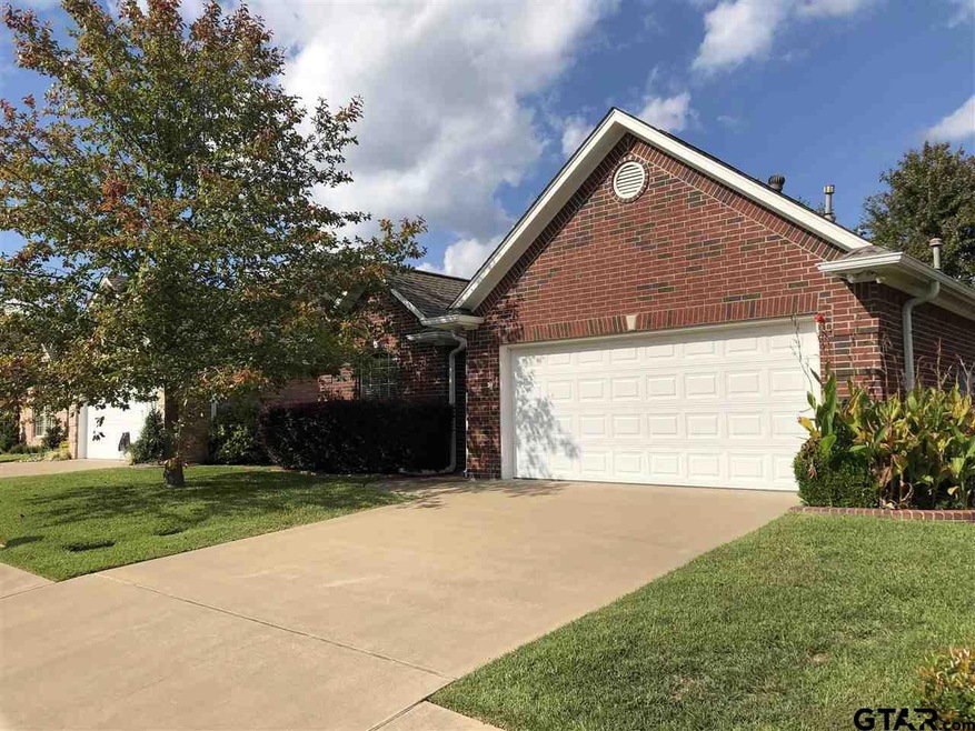 1919 1919 Hollyglen Dr, Tyler, TX 75703 - photo 1