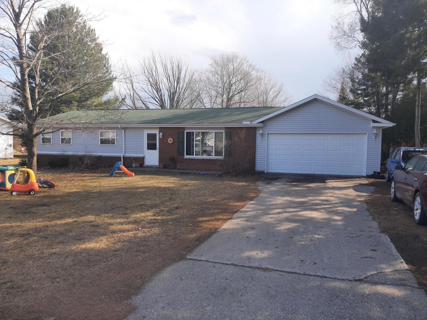 4670 Lindholm Dr, Oscoda, MI 48750 - photo 1