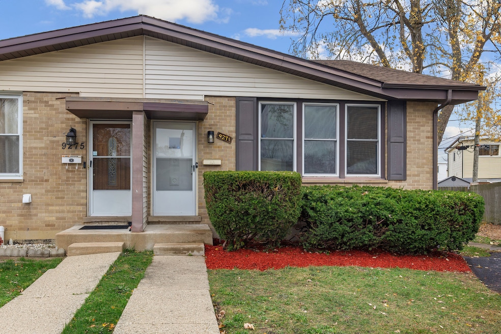 9271 Cedar Ln, Des Plaines, IL 60016 - photo 1