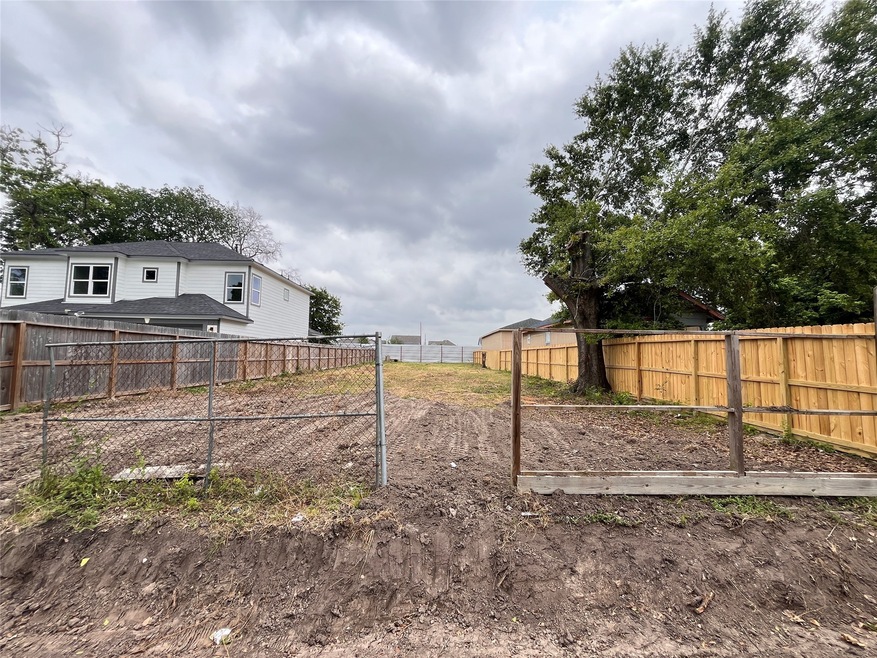 8120 Willow St, Houston, TX 77088 - photo 1