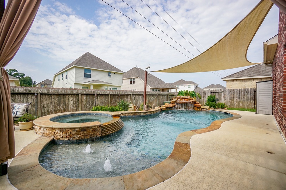 6011 Carnaby Ln, Rosenberg, TX 77471 - photo 1