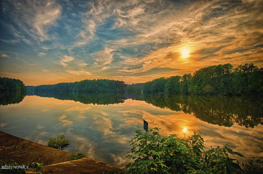 80 Acre lake to enjoy!