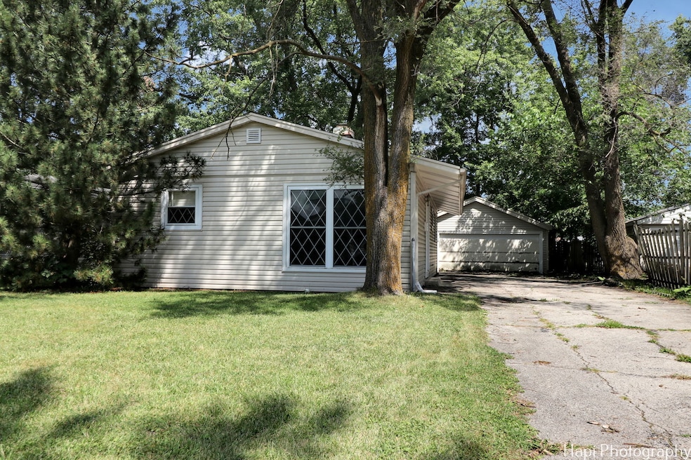 610 Topeka Dr, Carpentersville, IL 60110 - photo 1