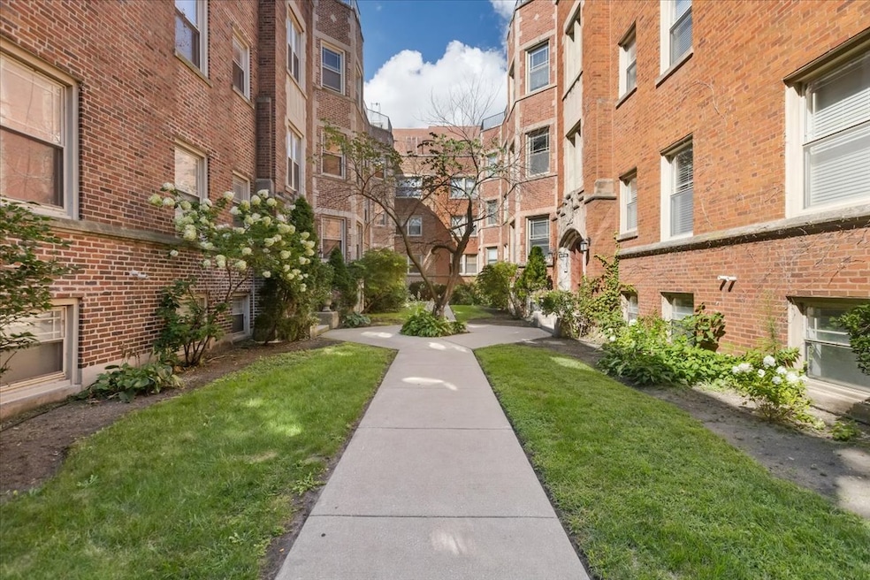 6818 N Ashland Blvd unit 1A, Chicago, IL 60626 - photo 1