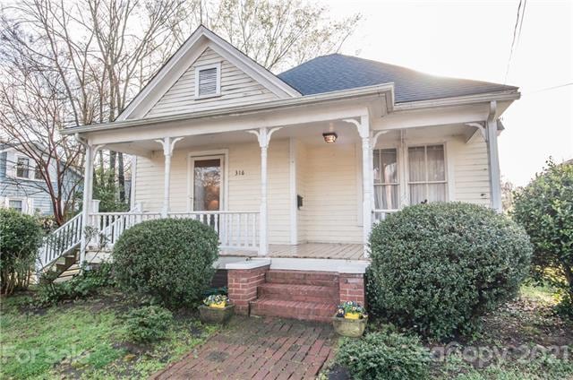 316 S Race St, Statesville, NC 28677 - photo 1