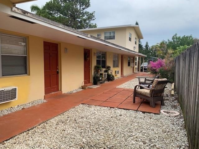 1129 NE 17th Terrace unit 4, Fort Lauderdale, FL 33304 - photo 1