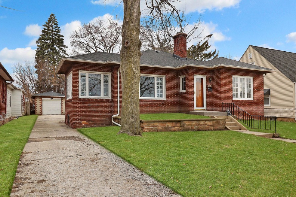 814 Westmoreland Ave, Waukegan, IL 60085 - photo 1