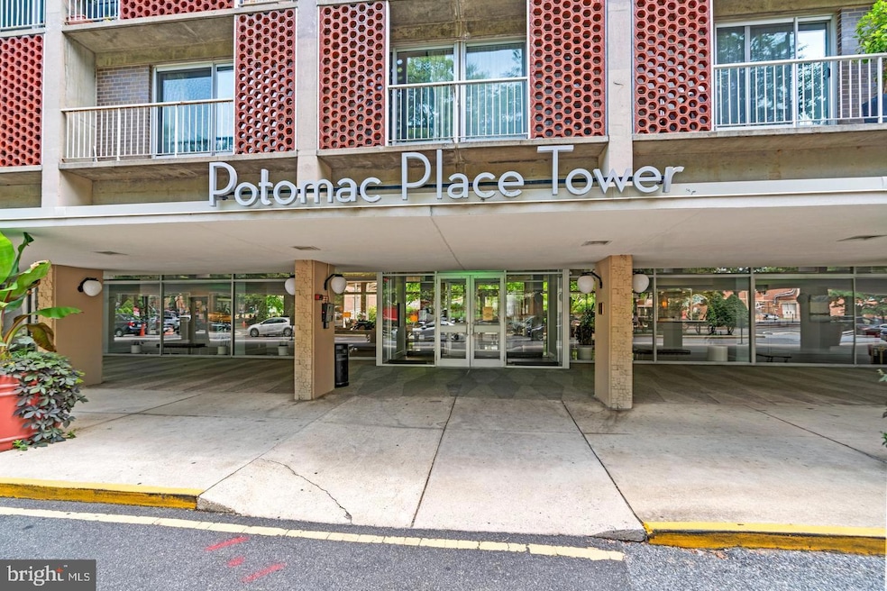 Potomac Place Tower unit N123, Washington, DC 20024 - photo 1