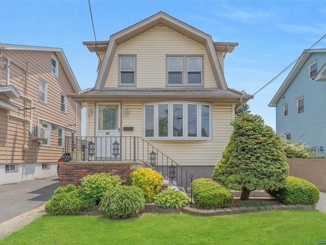 42 Lafayette Place, Lyndhurst, NJ 07071 - photo 1