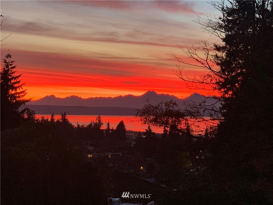 615 12th Ave N, Edmonds, WA 98020 - photo 1