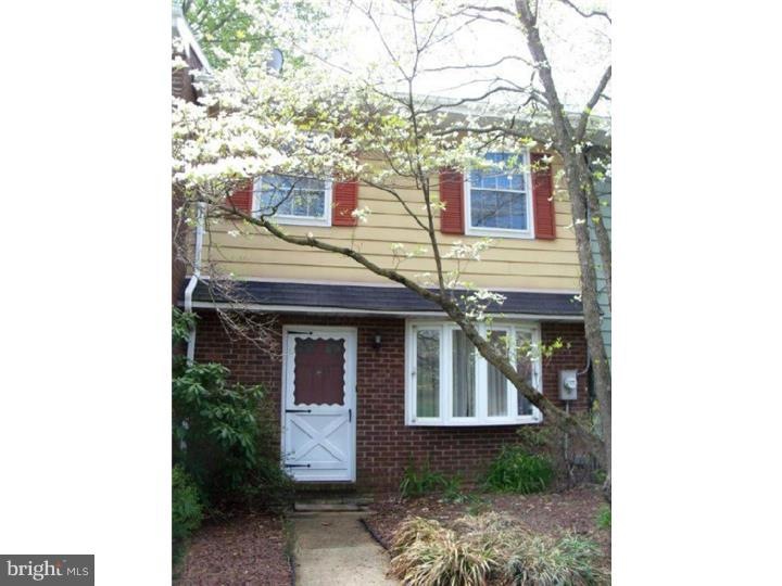 585 Manatawny St, Pottstown, PA 19464 - photo 1