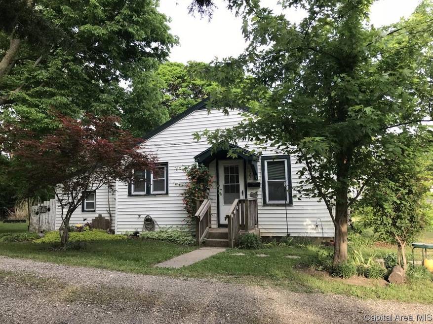 122 N 3rd St W, Virginia, IL 62691 - photo 1