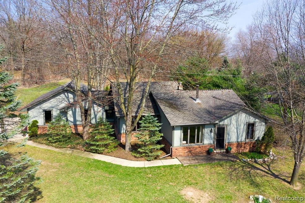 376 S Hacker Rd, Brighton, MI 48114 - photo 1