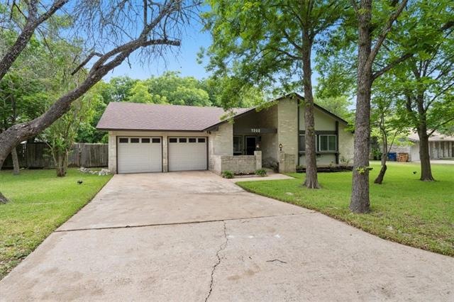 The beautiful exterior and large front yard at 720