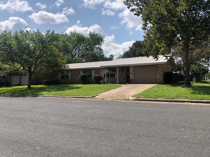 111 Glenmoor Dr, Fredericksburg, TX 78624 - photo 1