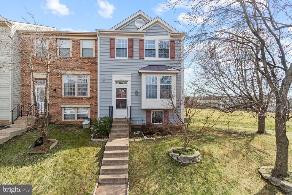 13319 Burkitts Rd, Fairfax, VA 22033 - photo 1