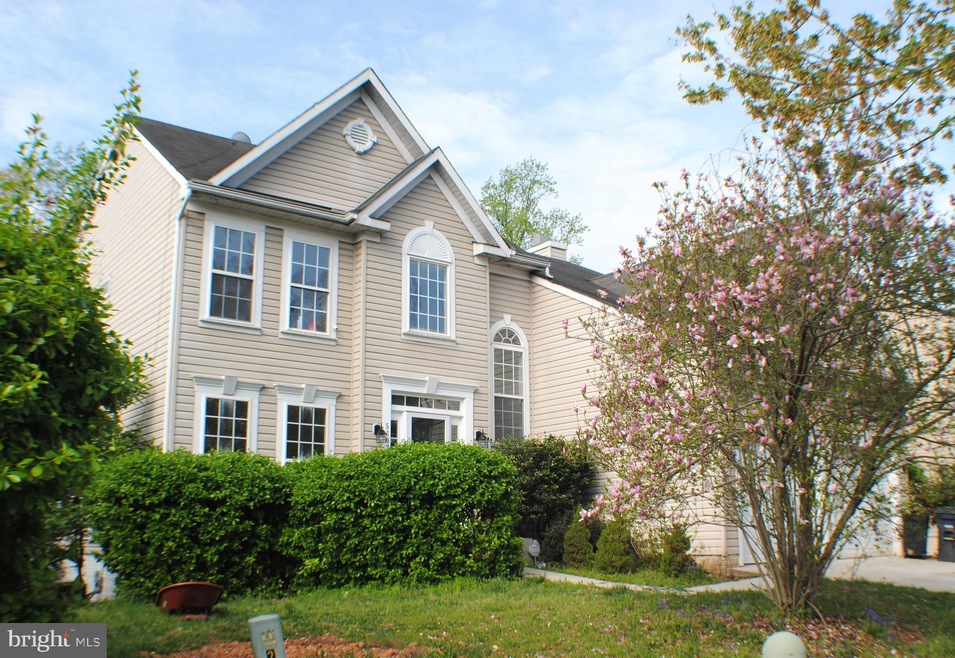 5607 Silk Tree Dr, Riverdale, MD 20737 - photo 1