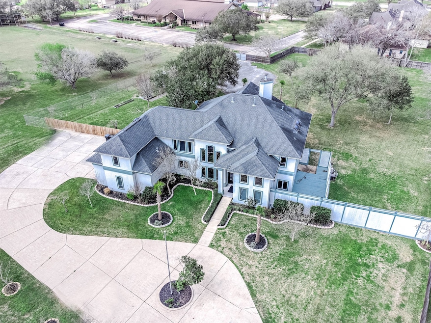 2320 Abingdon Rd, Alvin, TX 77511 - photo 1