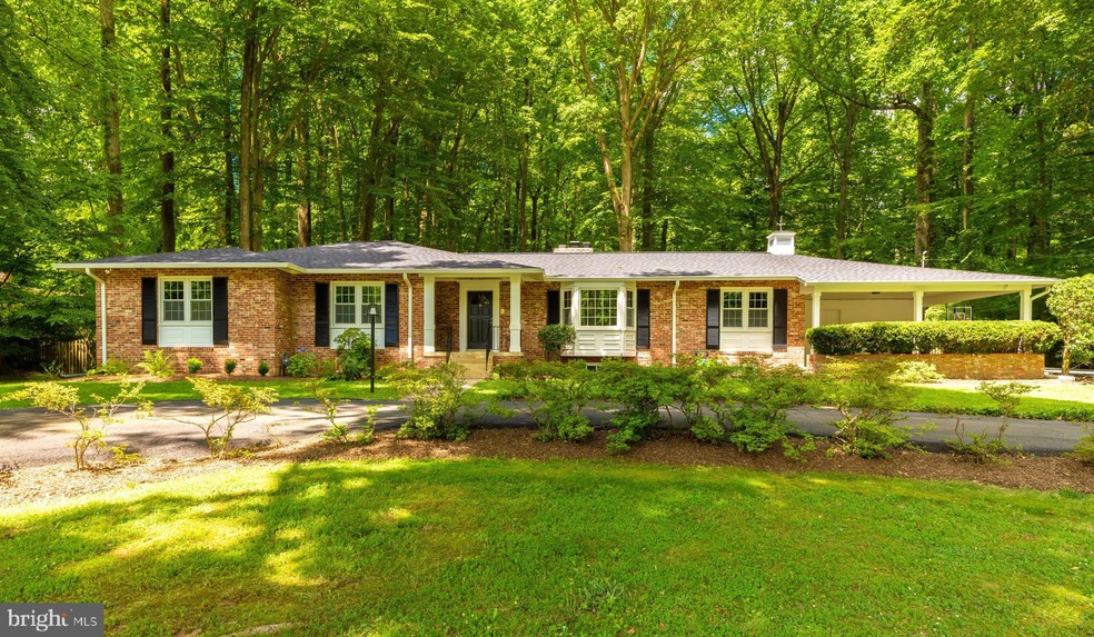 8945 Glenbrook Rd, Fairfax, VA 22031 - photo 1