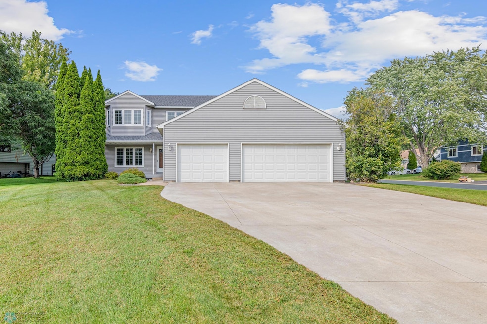 1195 Prairie Ln, Shakopee-1.jpg