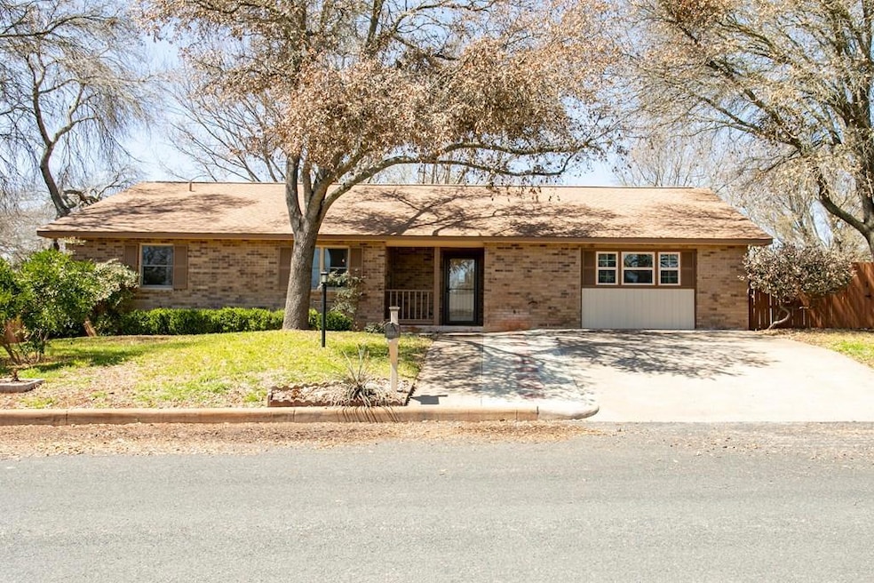 103 W Driftwood Dr, Fredericksburg, TX 78624 - photo 1