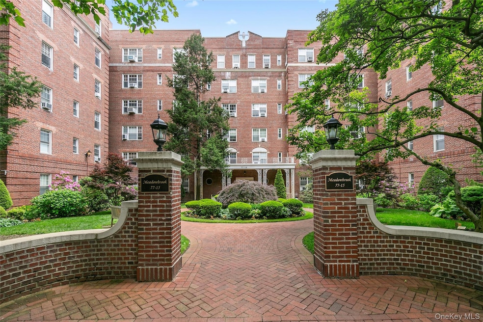 77-15 113 St unit 6L, Forest Hills, NY 11375 - photo 1