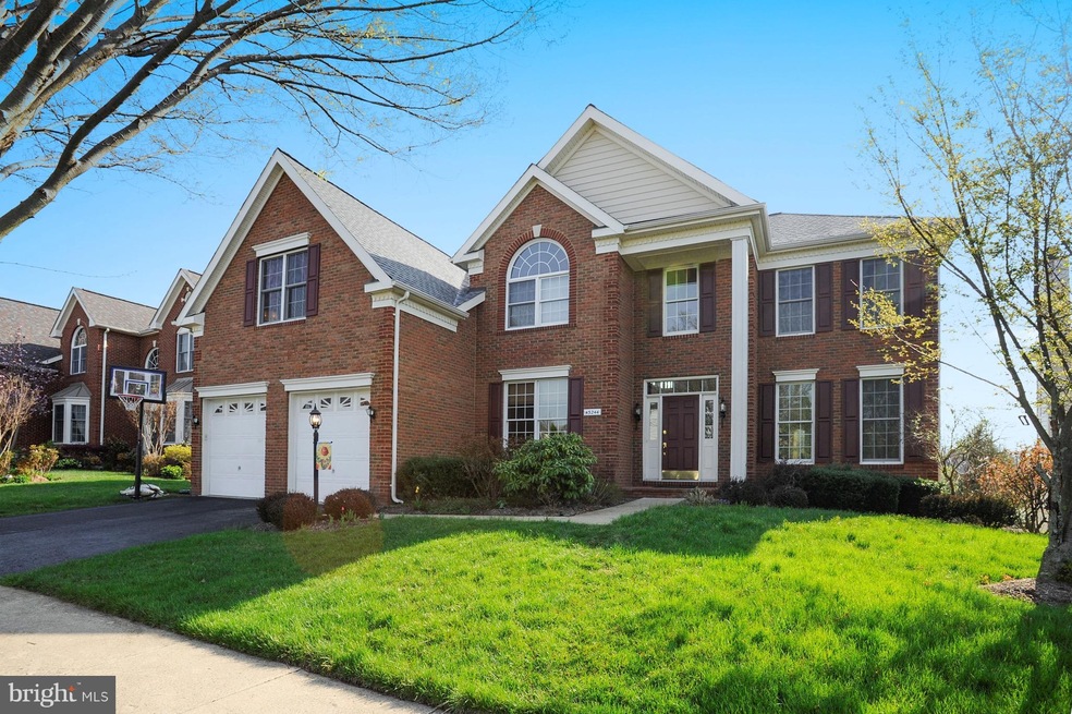 43244 Valiant Dr, Chantilly, VA 20152 - photo 1