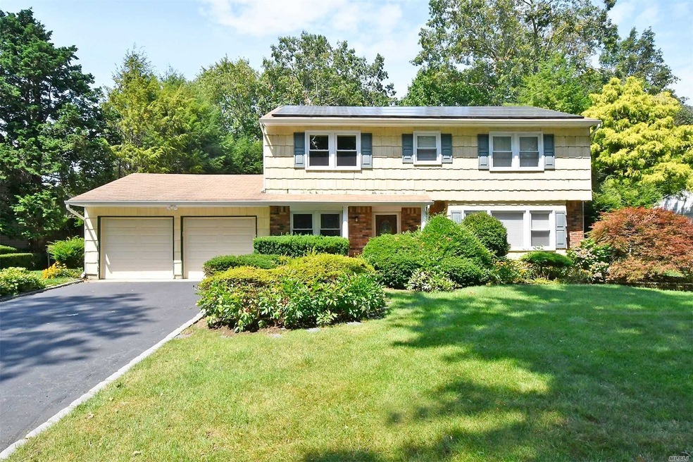 7 Cedarwood Ln, ComMacK, NY 11725 - photo 1
