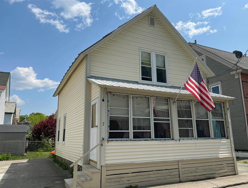 7 Laurel Ave, Bellows Falls, VT 05101 - photo 1