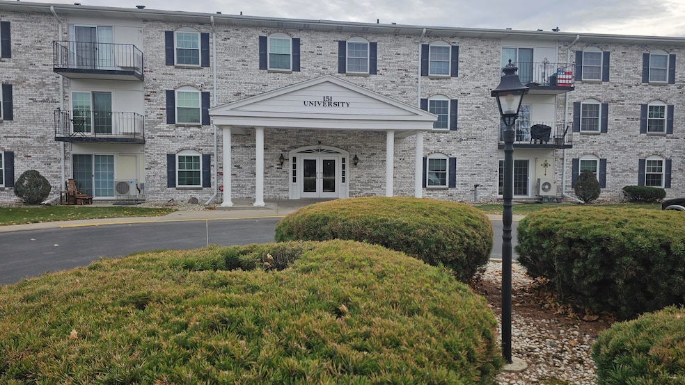 151 N University Dr unit 215, West Bend, WI 53095 - photo 1