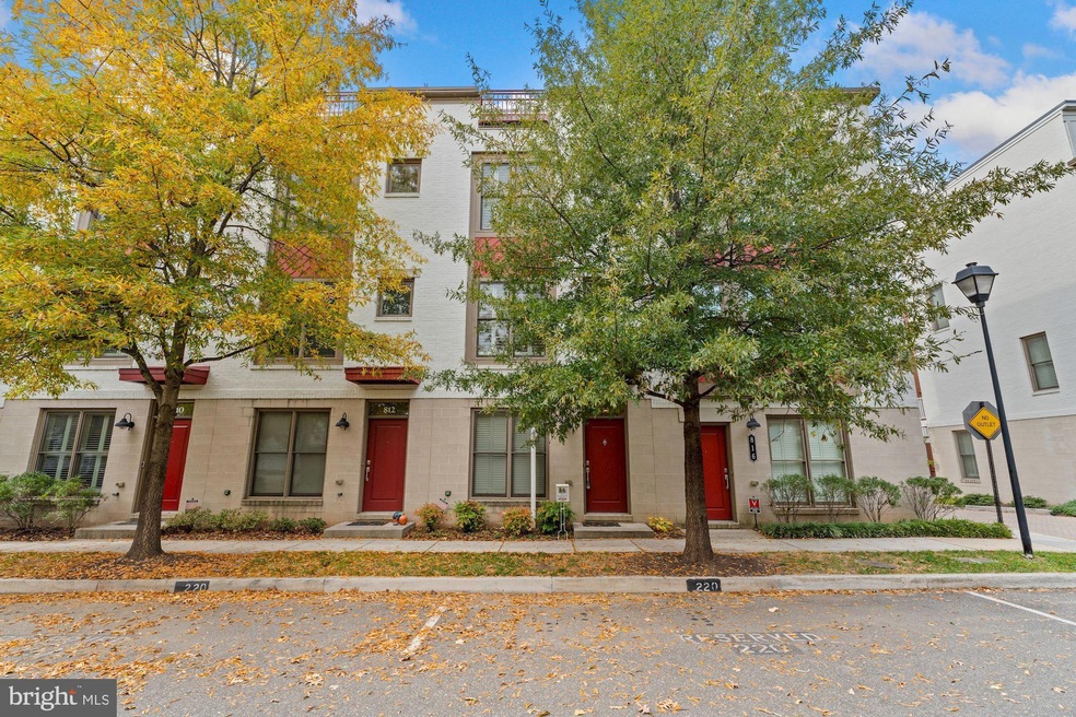 814 Snowden Hallowell Way, Alexandria, VA 22314 - photo 1