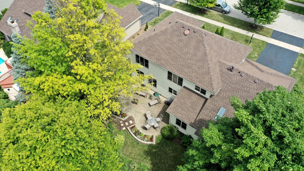 301 Stoneleigh Ln, Oswego, IL 60543 - photo 1